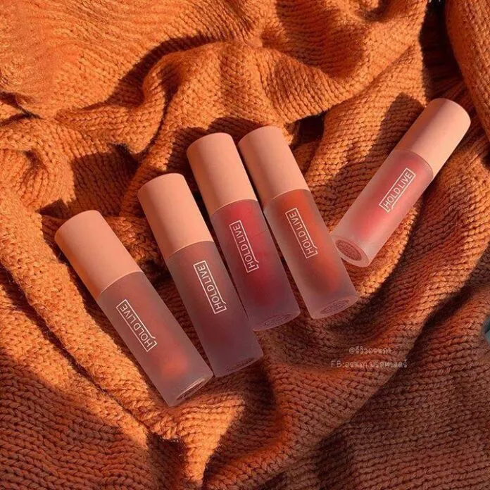 Holdlive Light Matte Lip Glaze Suit có hình dáng nhỏ gọn nên dễ mang theo khi ra ngoài (nguồn: Internet)