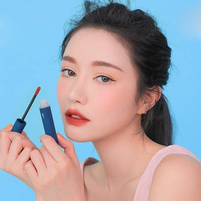 Cọ son của 3CE Velvet Lip Tint Neo-Retrolism Edition dạng mút bông thẳng thuôn dài. (nguồn: Internet)