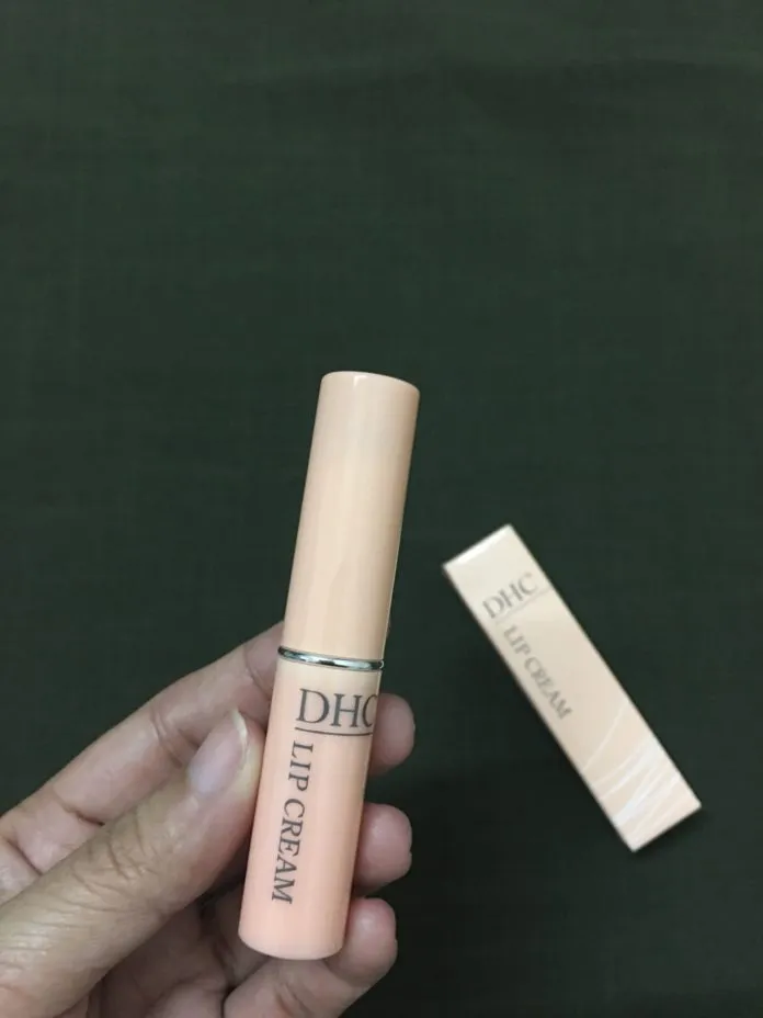 Review son dưỡng môi DHC Lip Cream: Dưỡng môi hồng hào và mềm mượt