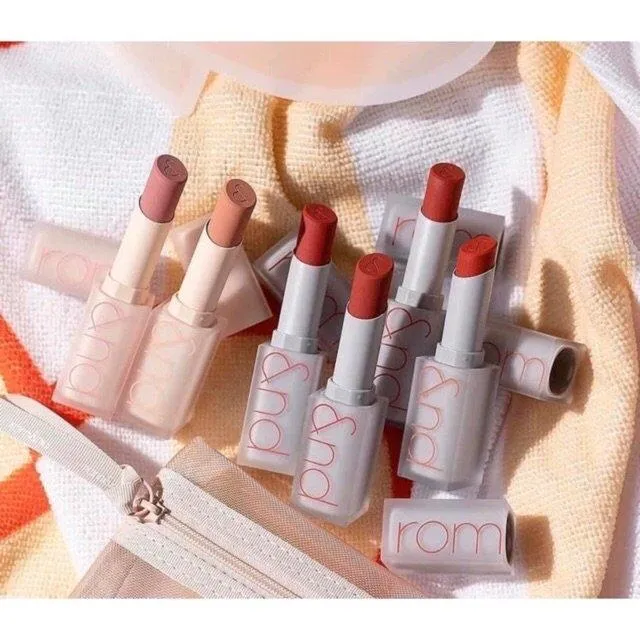 Romand Zero Matte Lipstick phiên bản mới gây ấn tượng bởi thiết kế son đẹp mắt. (nguồn: Internet)