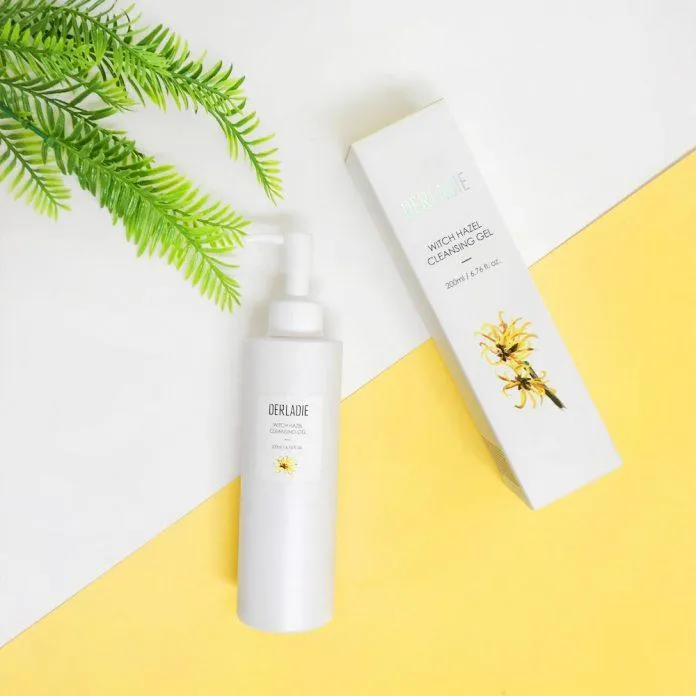 Review sữa rửa mặt chiết xuất cây phỉ Derladie Witch Hazel Cleansing Gel: làm sạch nhẹ nhàng, “cứu tinh” của làn da mụn