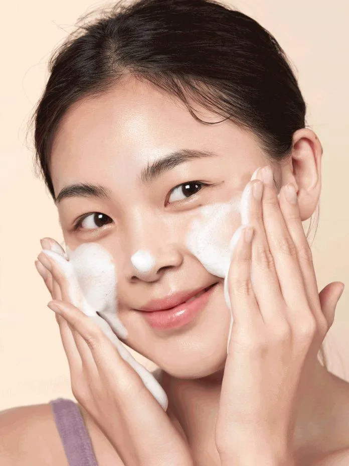 Sữa rửa mặt dưỡng ẩm da innisfree Green Tea Amino Cleansing Foam