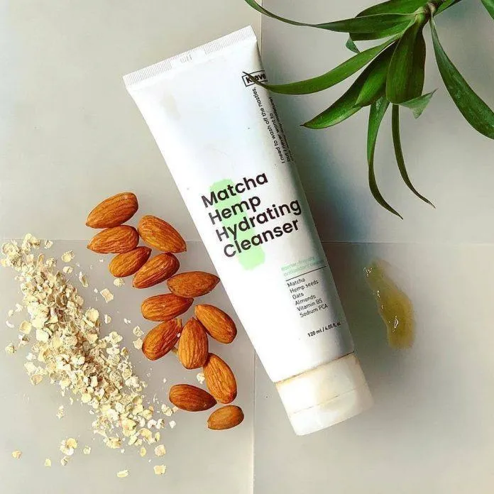 Krave Matcha Hemp Hydrating Cleanser chứa tới 30% chiết xuất trà xanh cùng chiết xuất yến mạch và hạnh nhân (Nguồn: Internet)