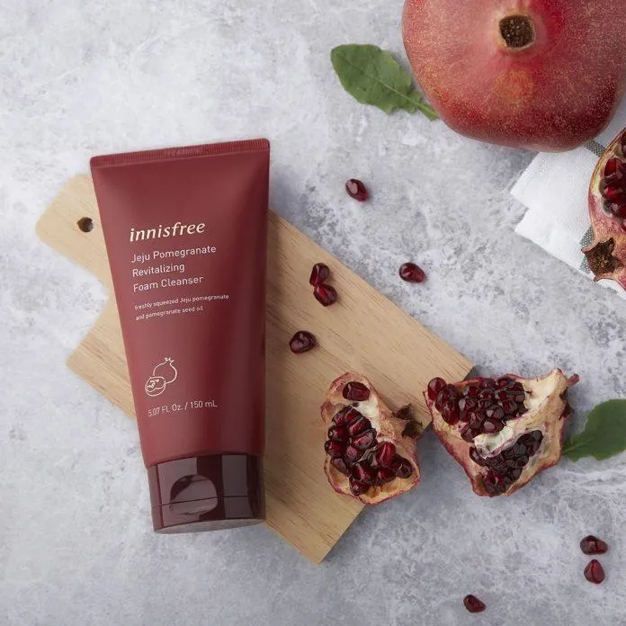 sữa rửa mặt ngăn ngừa lão hóa da Innisfree Jeju Pomegranate Revitalizing Foam Cleanser