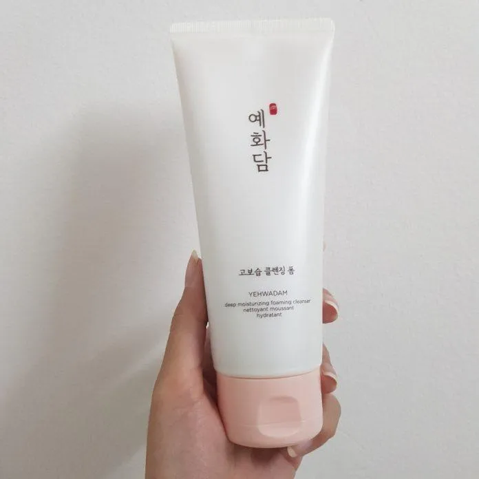 sữa rửa mặt The Face Shop Yehwadam Moisturizing Foaming Cleanser (ảnh: internet)