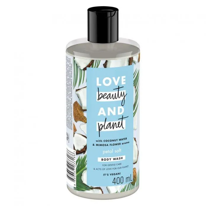 Sữa tắm Love Beauty And Planet Petal Soft với thành phần chính là nước dừa tươi (nguồn: Internet).