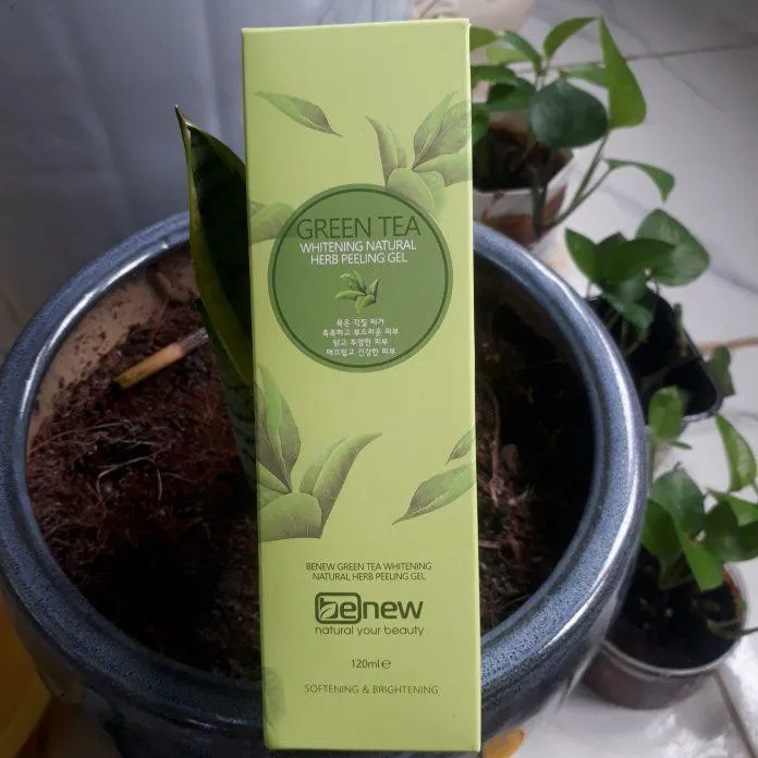 Review tẩy da chết Benew Green Tea Whitening Natural Herb Peeling Gel