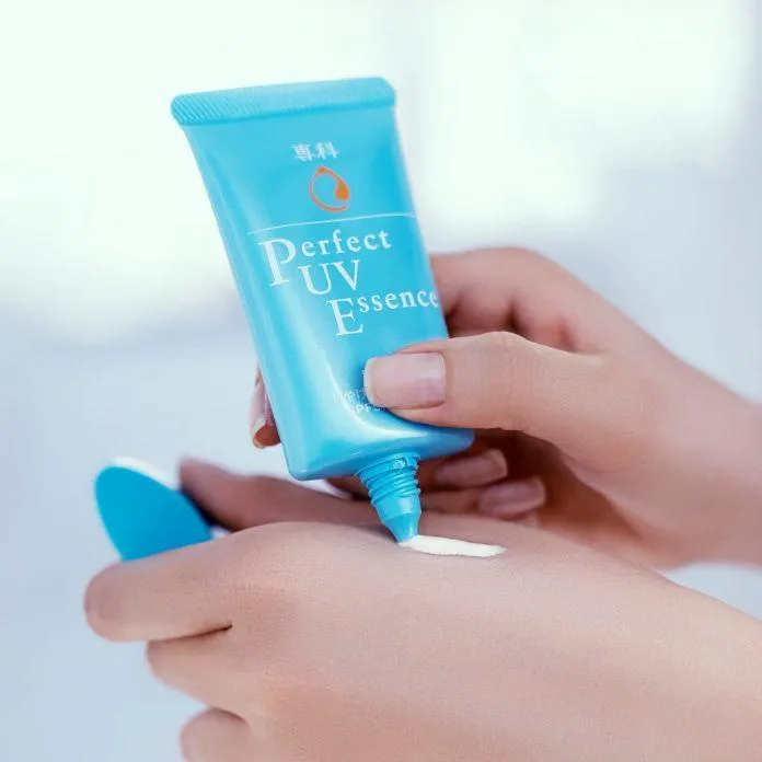 Senka Perfect UV Essence với khả năng nâng tone, giúp da bạn sáng hơn 1,2 tone so với da thường. ( Nguồn: internet)