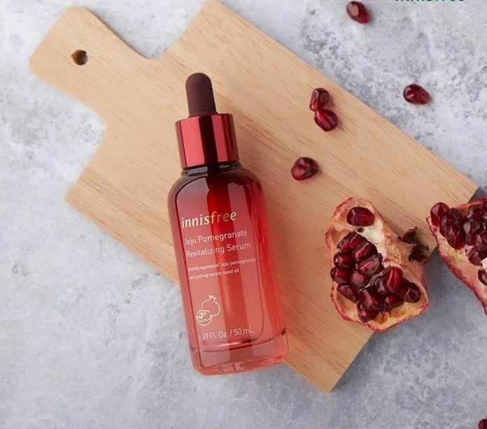 Tinh chất Innisfree Jeju Pomegranate Revitalizing Serum giúp da căng khỏe và giàu sức sống hơn. (ảnh: Internet)