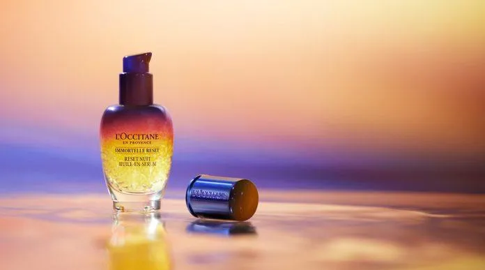 Review tinh chất LOccitane Immortelle Reset Serum: Phép màu cho việc tái tạo và trẻ hóa làn da Acmella Oleracea Extract bao bì Chiết xuất cây kinh giới chống oxy hóa chống viêm công dụng dưỡng ẩm giá bao nhiêu Immortelle Essential Oil kháng khuẩn làm mềm da làn da Marjoram Extract mỹ phẩm ngăn ngừa lão hóa phục hồi da tái tạo thành phần thiết kế thông tin thương hiệu tinh chất Tinh chất cúc áo hoa vàng tinh chất L Occitane Immortelle Reset Serum Tinh dầu hoa cúc trường sinh trẻ hóa làn da