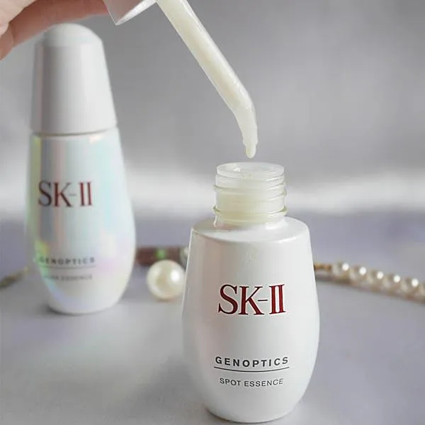 Review tinh chất trị thâm nám SK-II GenOptics Spot Essence