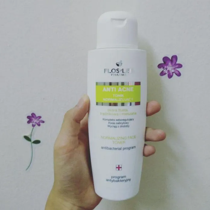 Floslek Normalizing Face Toner là sản phẩm cực kì thích hợp cho da dầu, mụn. (nguồn: Internet)