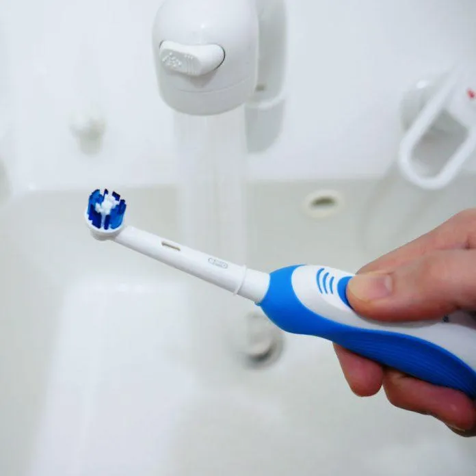 Bàn chải điện Oral B có nhiều điểm vượt trội hơn các nhãn hiệu khác (Nguồn: Internet)