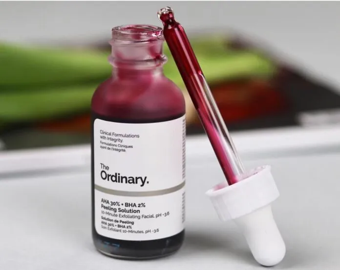 The Ordinary AHA 30% + BHA 2% giúp peeling da một cách tuyệt vời nhất. (Nguồn: internet)