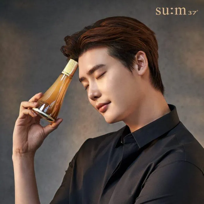 Diễn viên, người mấu Lee Jong Suk là đại sứ thương hiệu toàn cầu của Su:m37 (Nguồn: Internet)