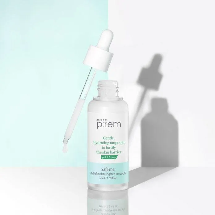 Tinh chất Make P:rem Safe Me Relief Moisture Ampoule với phối màu tone trắng xanh cực kỳ nịnh mắt người dùng ( Nguồn: internet)