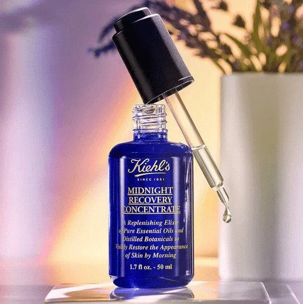 Kiehl’s Midnight Recovery Concentrate là dòng tinh chất phục hồi và dưỡng ẩm da chuyên sâu (nguồn: internet)