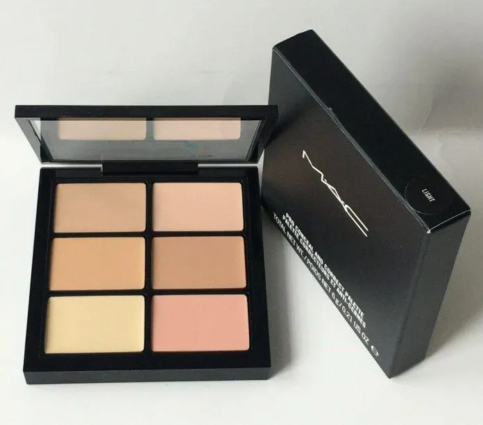 M.A.C Studio Conceal And Correct Palette có dạng cream nén mềm mịn (Nguồn: Internet)