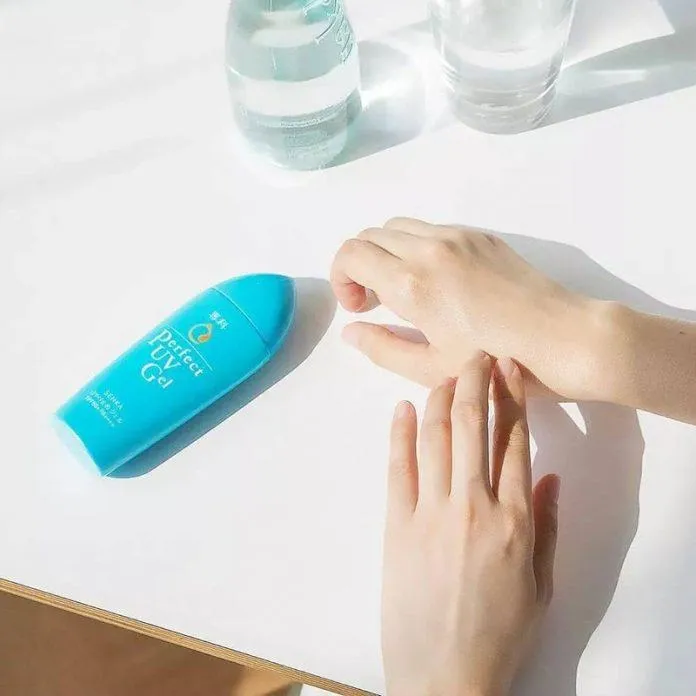 Kem chống nắng Senka Perfect UV Gel (Nguồn: Internet).