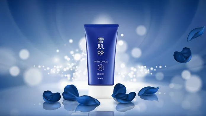 KOSÉ WHITE UV GEL SPF 50+ PA++++ tạo lớp gel tươi mát, mỏng nhẹ, mịn như lụa bao bọc, che chắn làn da dưới ánh nắng mặt trời (ảnh: internet).