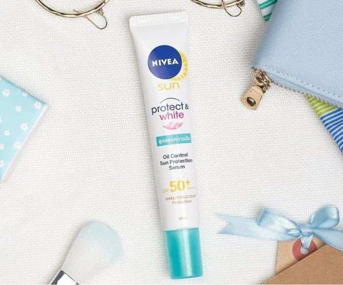 Kem chống nắng Nivea Protect And White Oil Control có khả năng kiềm dầu, giảm bóng nhờn trên da ( Nguồn: internet)