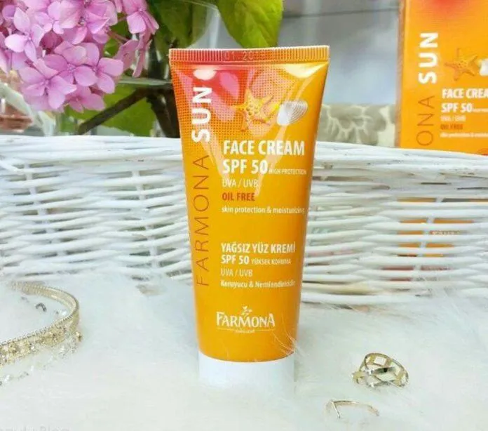 Kem chống nắng vật lý lai hoá học Farmona Sun Face Cream (Ảnh: Internet).