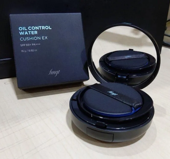 Phấn nước che khuyết điểm cho da dầu mụn Oil Control Water Cushion The Face Shop (Ảnh: Internet).