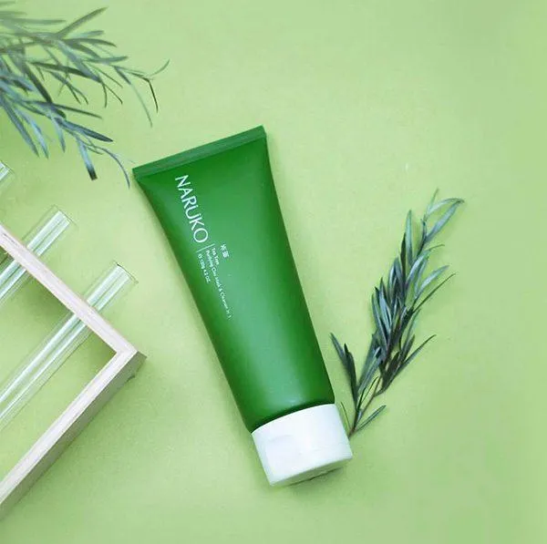 Naruko Tea Tree Purifying Clay Mask And Cleanser có kết cấu dạng đất sét trắng thấm hút bã nhờn hiệu quả (Nguồn: internet)