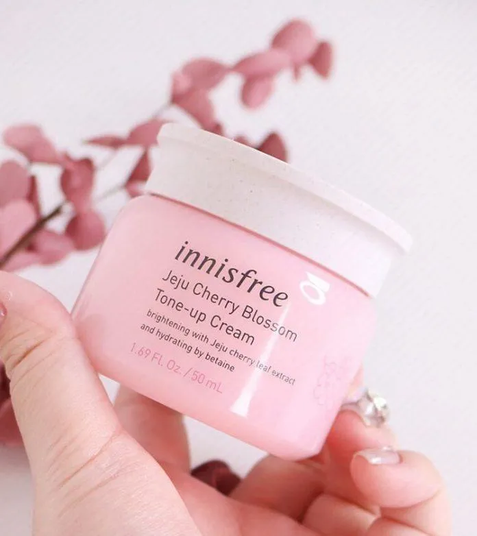 Kem dưỡng Innisfree Jeju Cherry Blossom Tone Up Cream giúp nâng tone và dưỡng trắng da ( Nguồn: internet)