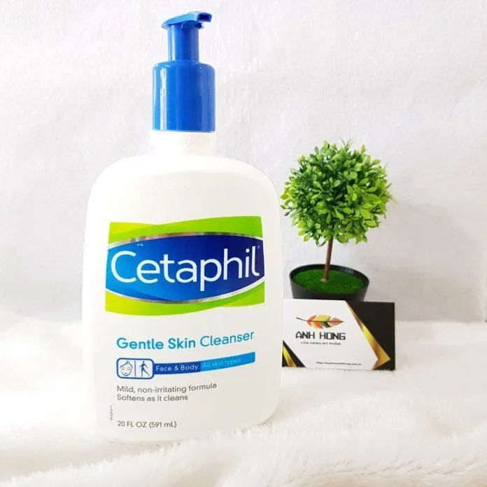 Sữa rửa mặt Cetaphil Gentle Skin Cleanser được các bác sĩ khuyên dùng cho da nhạy cảm (Nguồn: Internet)