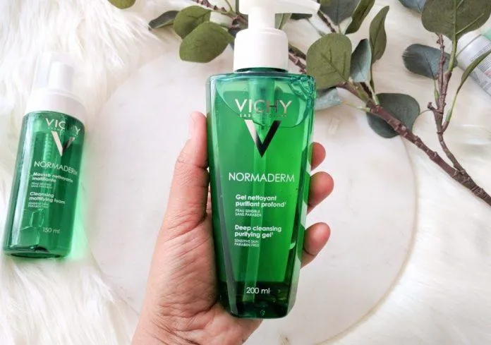 Sữa rửa mặt Vichy Normaderm Deep Cleansing Gel có phần cỏ xanh bắt mắt (Nguồn: Internet)