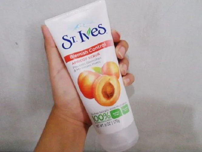 Tẩy tế bào chết chiết xuất mơ St.Ives Blemish Control Apricot Scrub