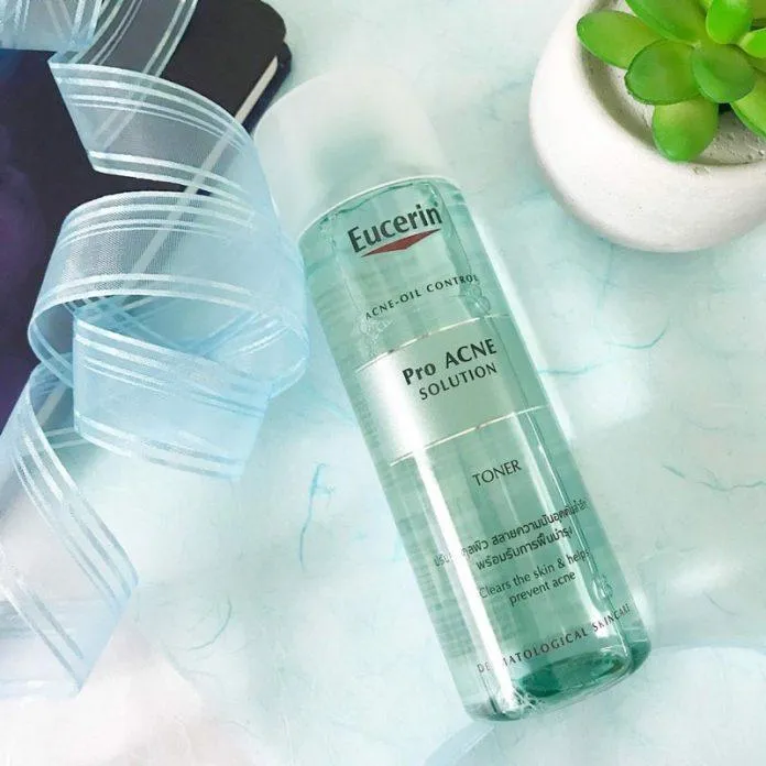 Nước hoa hồng Eucerin Pro Acne Toner kiểm soát nhanh chóng lượng dầu thừa trên da ( Nguồn: internet)