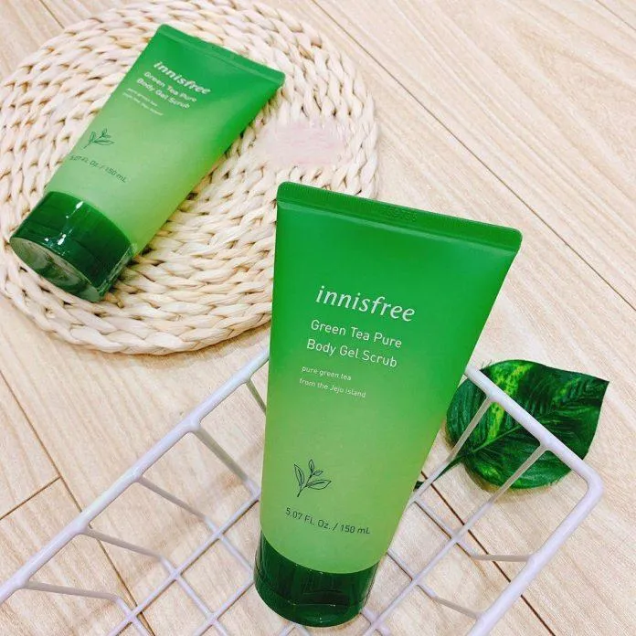 Tẩy da chết body Innisfree có chứa thành phần trà xanh Jeju nổi tiếng (Nguồn: Internet)