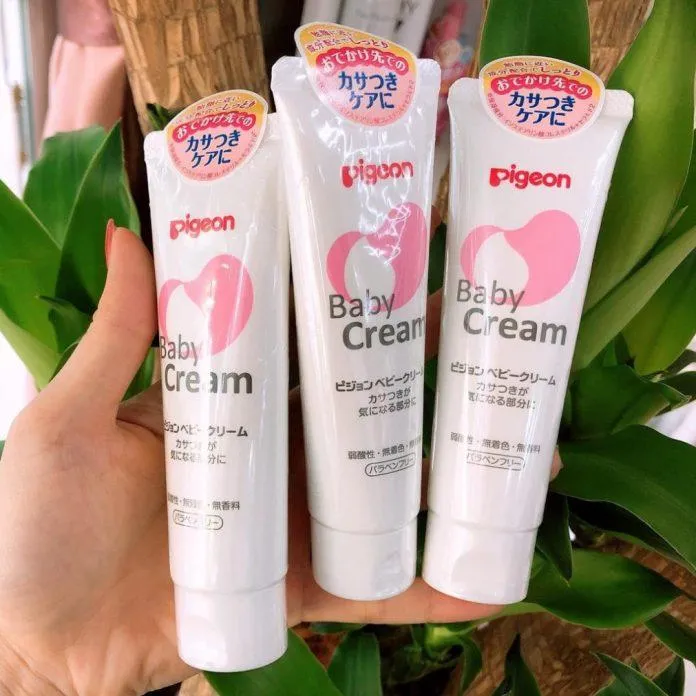 Top 14 kem dưỡng ẩm cho bé sơ sinh – an toàn lành tính cho làn da của bé Allantoin an toàn Aveen Baby Lena Liniment Babycoccole Bubchen cách chọn kem dưỡng ẩm cho bé sơ sinh Cerave Cetaphil Chicco Chiết xuất hoa cúc Chiết xuất yến mạch có nên dùng kem dưỡng ẩm cho bé sơ sinh công dụng Cremide Da mặt Dầu hoa cúc Dầu hoa hướng dương Dầu olive hữu cơ Dexeryl dịu nhẹ dưỡng ẩm dưỡng ẩm chuyên sâu dưỡng ẩm dịu nhẹ glycerin GOONGBE HA hạnh nhân hoa cúc kem dưỡng kem dưỡng ẩm Kem dưỡng ẩm Aveeno Baby kem dưỡng ẩm Babycoccole Kem dưỡng ẩm Bubchen Creme Kem dưỡng ẩm Chicco kem dưỡng ẩm cho bé sơ sinh Kem dưỡng ẩm GOONGBE kem dưỡng ẩm làm dịu da kem dưỡng ẩm Pigeon Kem dưỡng ẩm Sanosan Kem dưỡng CeraVe Baby kem dưỡng da Kem dưỡng Dexeryl Kem dưỡng Johnson s Kem dưỡng Mustela Làm dịu làm dịu da làn da lành tính Mustela Panthenol Pigeon Protein thủy phân Sanosan sáp ong sinh tố Squalene sữa dưỡng Sữa dưỡng ẩm Cetaphil Baby thành phần Tinh dầu cám gạo tinh dầu lưu ly tinh dầu ô liu Top kem dưỡng ẩm cho bé sơ sinh top kem dưỡng ẩm cho bé sơ sinh an toàn nhất Top kem dưỡng ẩm cho bé sơ sinh tốt nhất vitamin E