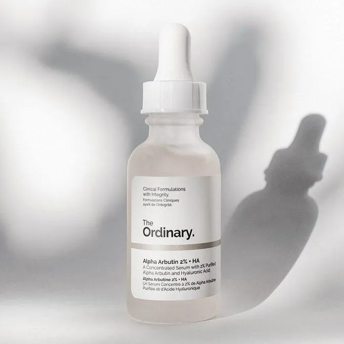 The Ordinary Alpha Arbutin + HA giúp quá trình điều trị thâm mụn diễn ra nhanh hơn và hiệu quả hơn (Nguồn: Internet).