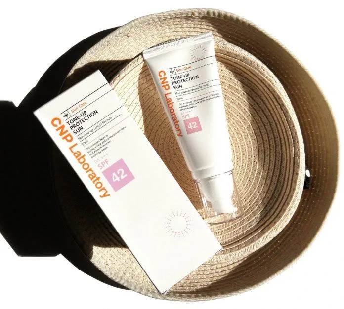 Bao bì, thiết kế của kem chống nắng CNP Laboratory Tone-Up Protection Sun SPF 42/PA+++ (Nguồn: Internet.)