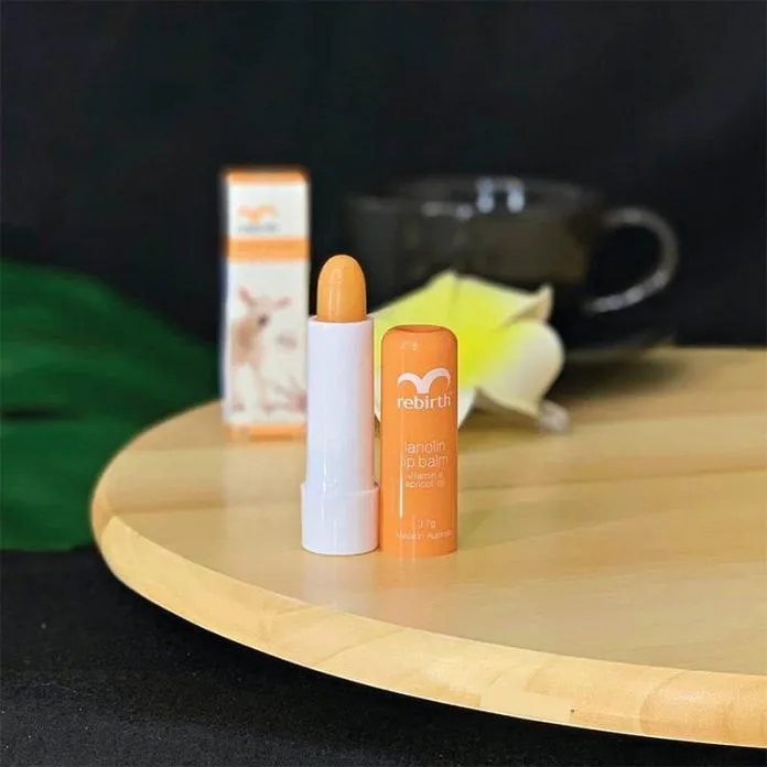 Son dưỡng Rebirth Lanolin Lip Balm có khả năng giảm thâm hiệu quả (Nguồn: Internet)