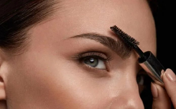 Có thể sử dụng Mascara để chải lông mày