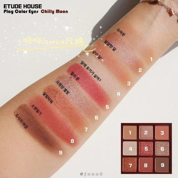 Swatch trên tay các màu bảng phấn mắt Etude House Play Color Eyes - Màu Chilly Moon. (nguồn: internet)