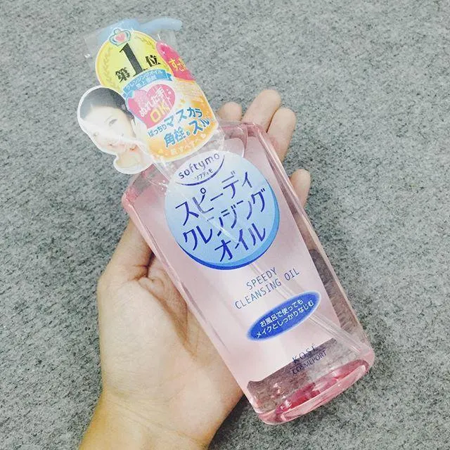 Dầu tẩy trang Kosé Softymo Speedy Cleansing Oil. (Nguồn: Internet).