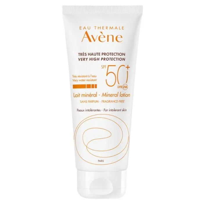 Kem chống nắng Avène Very High Protection Mineral Lotion là sản phẩm cho da yếu và dị ứng kem chống nắng hóa học. (Nguồn: Internet).