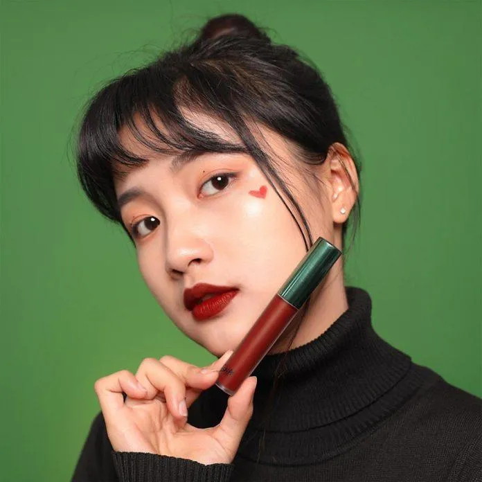 BBIA Last Velvet Lip Tint ASIA EDITION 05 là một tone đỏ nâu trendy (Nguồn: Internet)