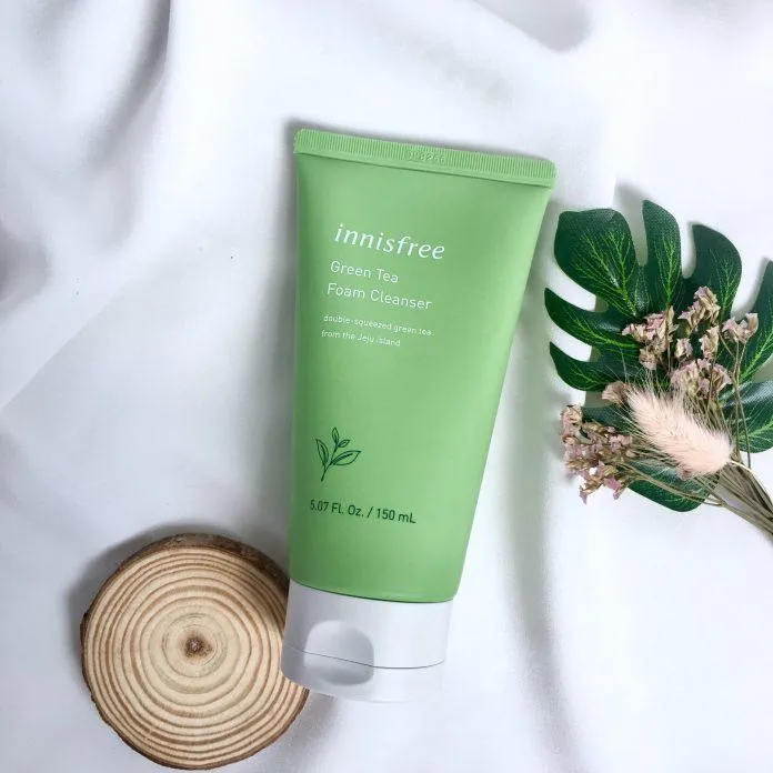 Sữa rửa mặt Innisfree Green Tea Foam Cleanser (Nguồn: Internet)